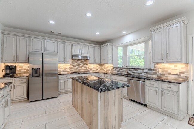 Building Photo - 7 Stickley Ct