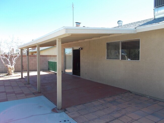 Building Photo - 4-Bedroom Home with Spacious Backyard