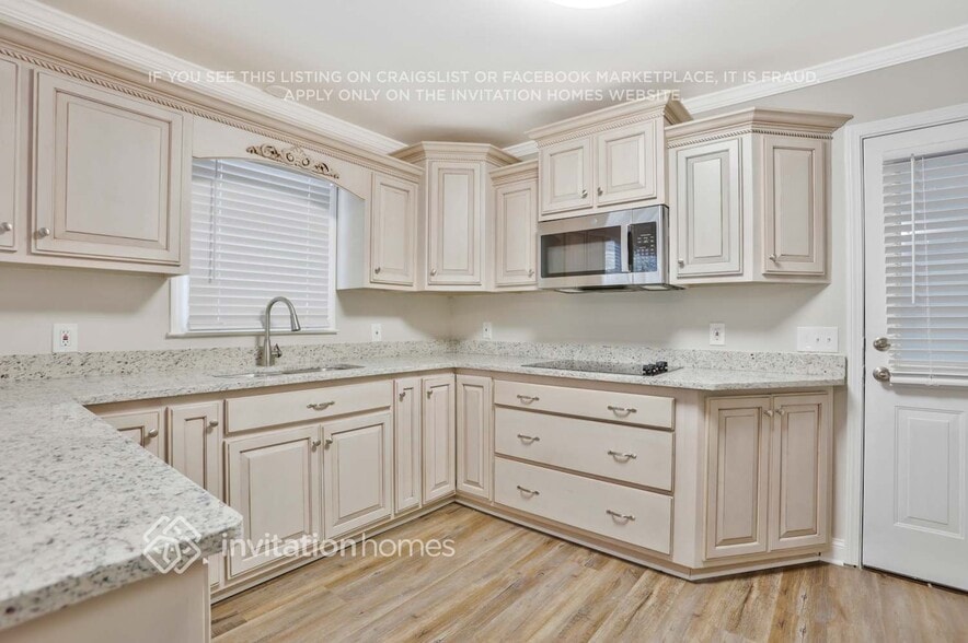 Building Photo - 7216 Pinecrest Dr
