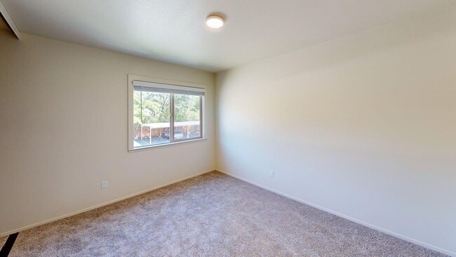 Building Photo - 997 Madrone Rd