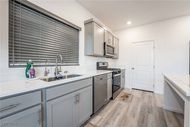 Building Photo - 5905 Becklow Gdns Ave