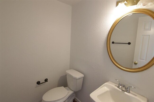Building Photo - 1238 Manchester Cir