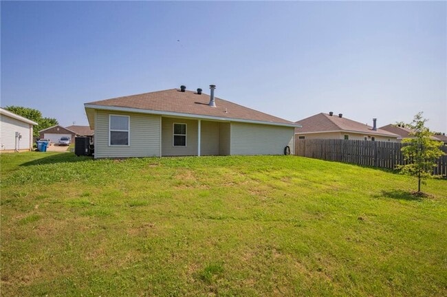 Building Photo - 6405 SW Meadow Well Ave