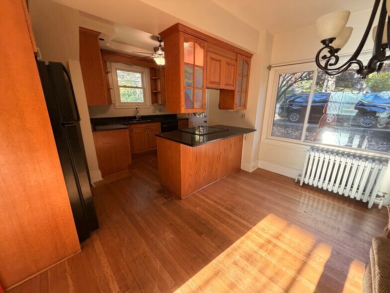 Building Photo - 248 Beverly Rd