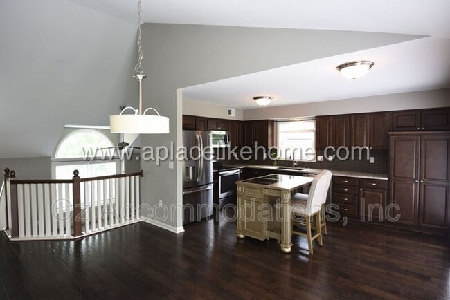 Building Photo - 6303 W 155th Pl