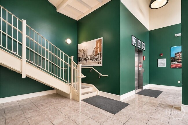 Building Photo - 122 W Broughton St