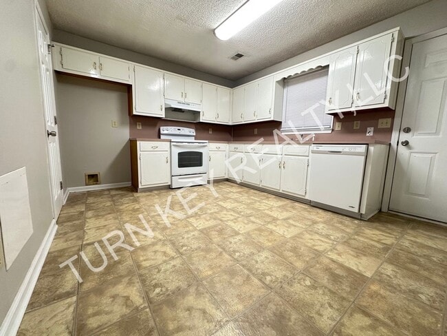Building Photo - Townhome for rent in Grayson Valley