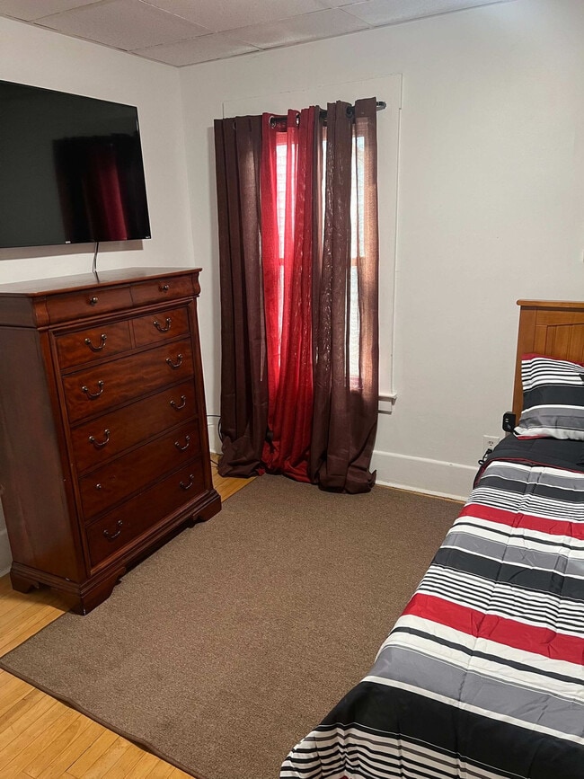 Building Photo - 160 Stafford Ave