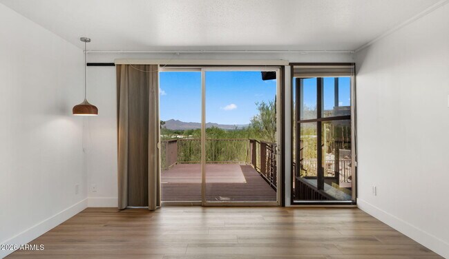 Building Photo - 6102 E Quartz Mountain Rd