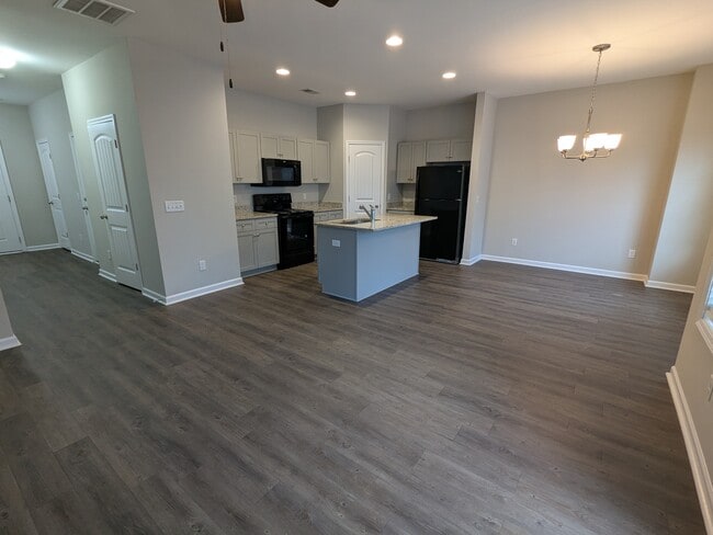 Building Photo - 702 Pippin Dr