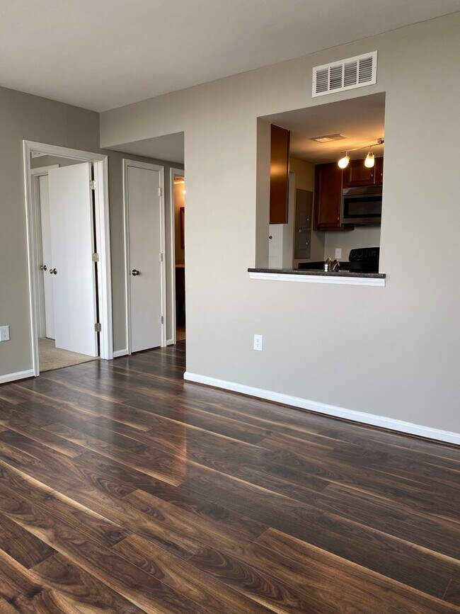 Building Photo - wh401