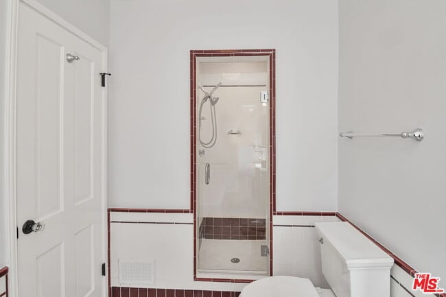 Building Photo - 2383 Panorama Terrace