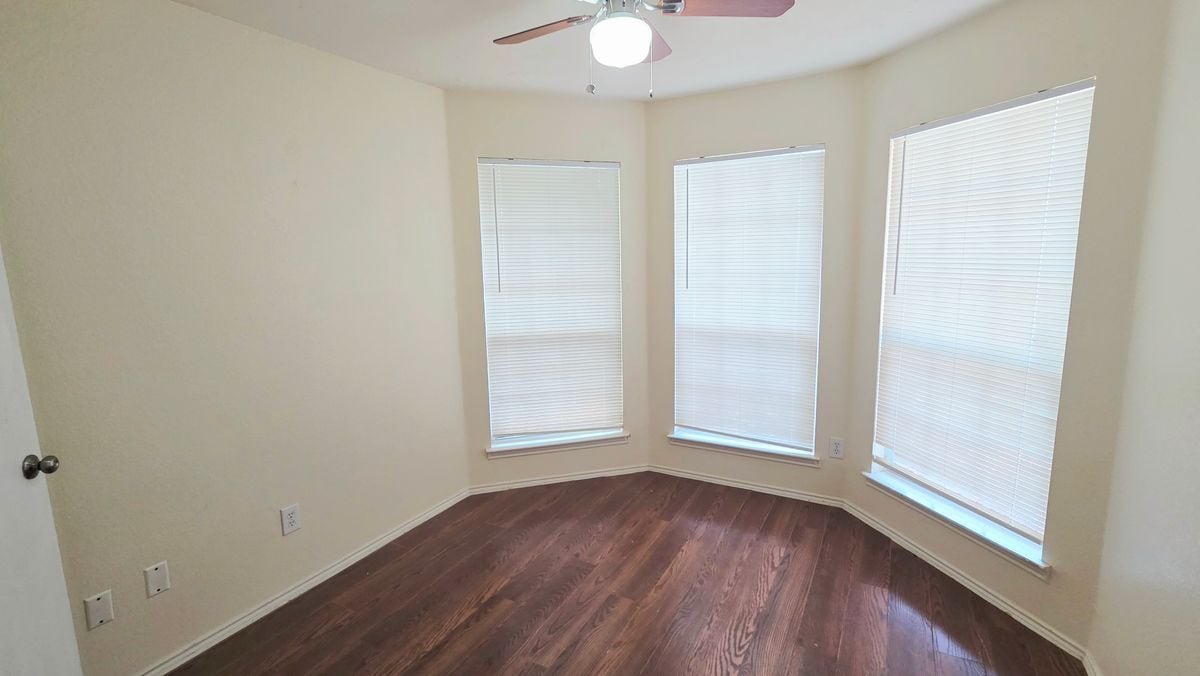 Building Photo - 9821 Pierce Dr