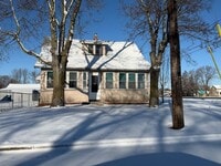 Building Photo - Single Family Home Available for Rent!