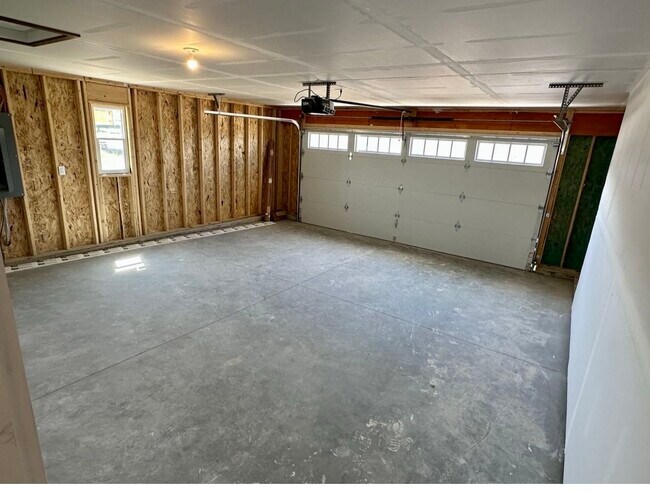 Building Photo - 719 W Spangler St