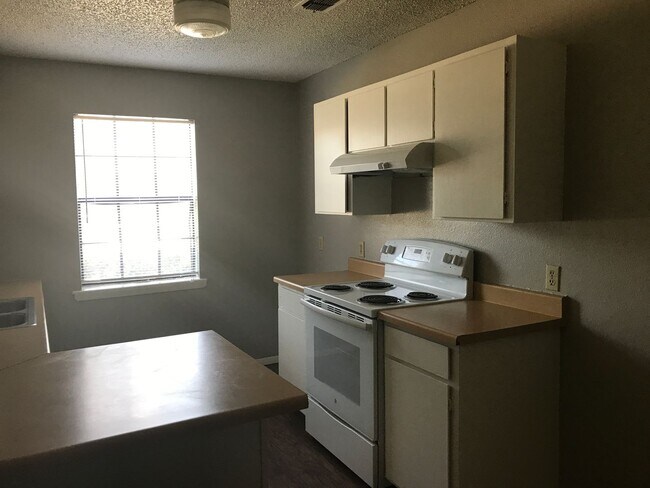 Building Photo - 136 Jester Cir
