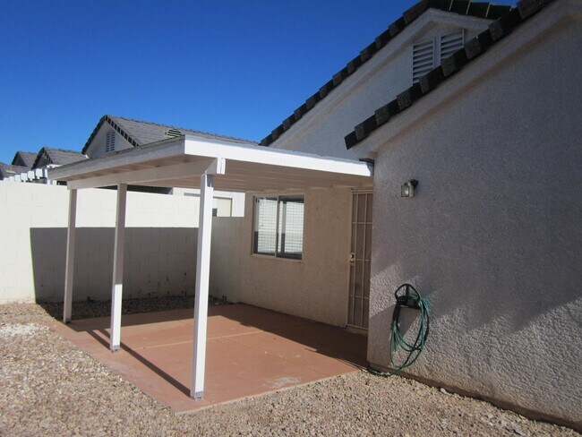 Building Photo - SHOWINGS AVAILABLE NOW