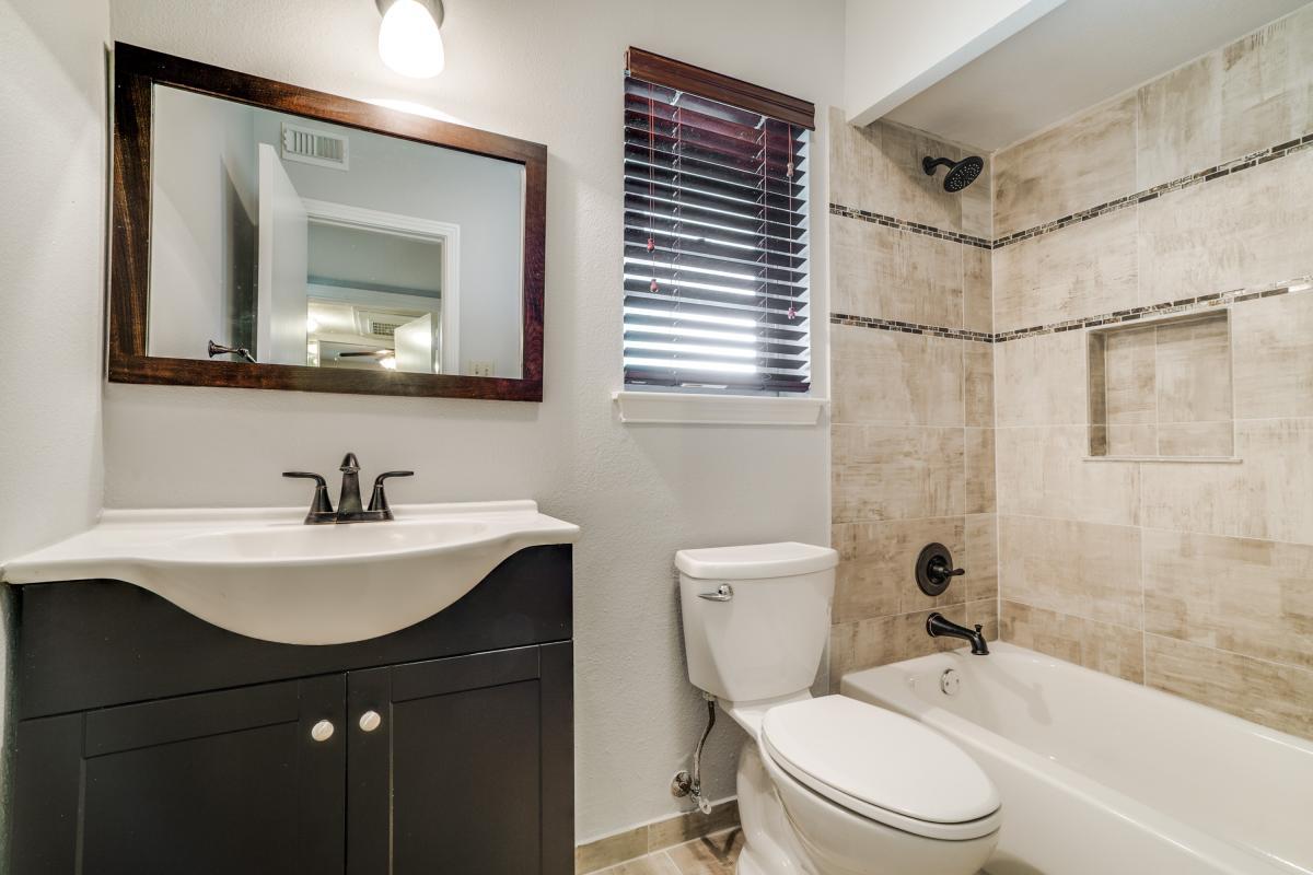 Bathroom + Tub - 4211 Newton Ave