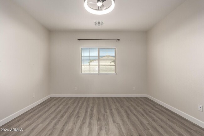 Building Photo - 11204 W Mobile Ln