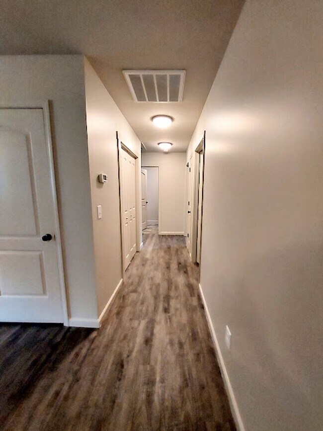 Building Photo - 8 Stephanie Dr