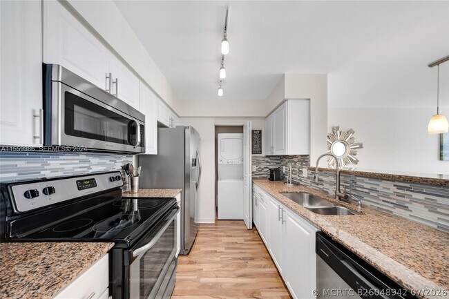 Building Photo - 1155 Brickell Bay Dr