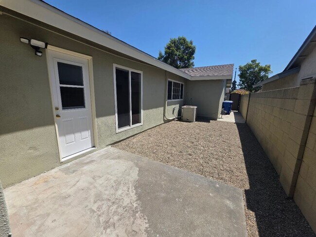 Building Photo - 12947 Arabella Pl