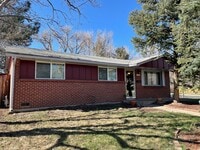 Building Photo - Adorable, Centrally Located 3 Bed/1.5 Bath Home - Available July 6th!