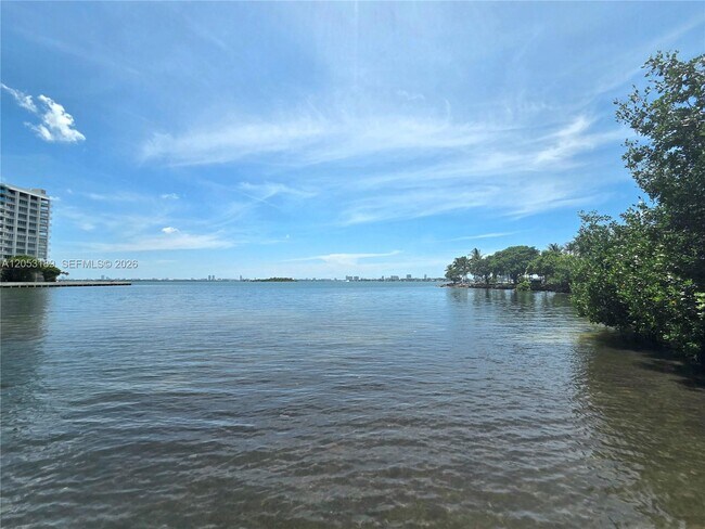 Building Photo - 2000 N Bayshore Dr