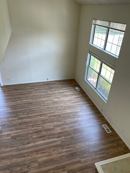 Building Photo - 263 Acorn Dr