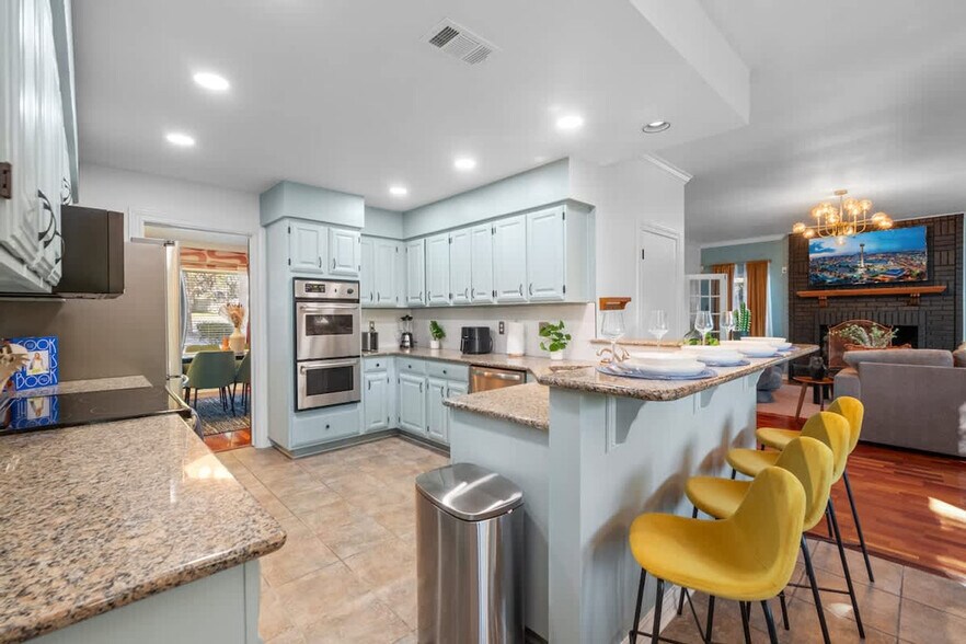 Building Photo - 13702 Yellow Oak Cir