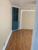 Building Photo - 631 Park Ave