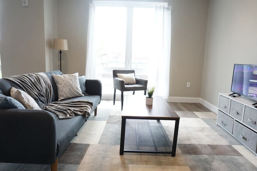 Building Photo - 140 Pearl St