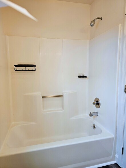 Building Photo - 396 Cardinal Rd