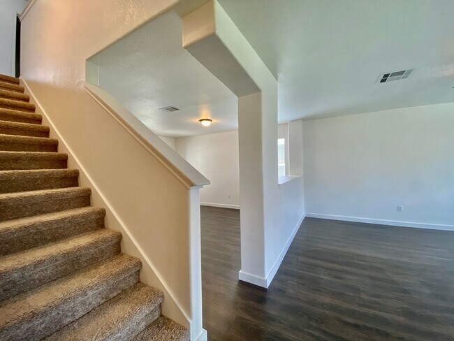 Building Photo - 6608 Ferrystone Pass