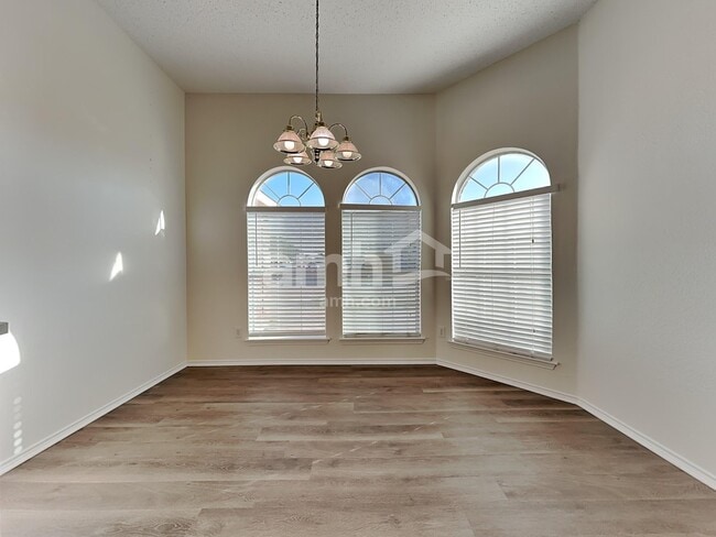 Building Photo - 217 Dartmouth Dr