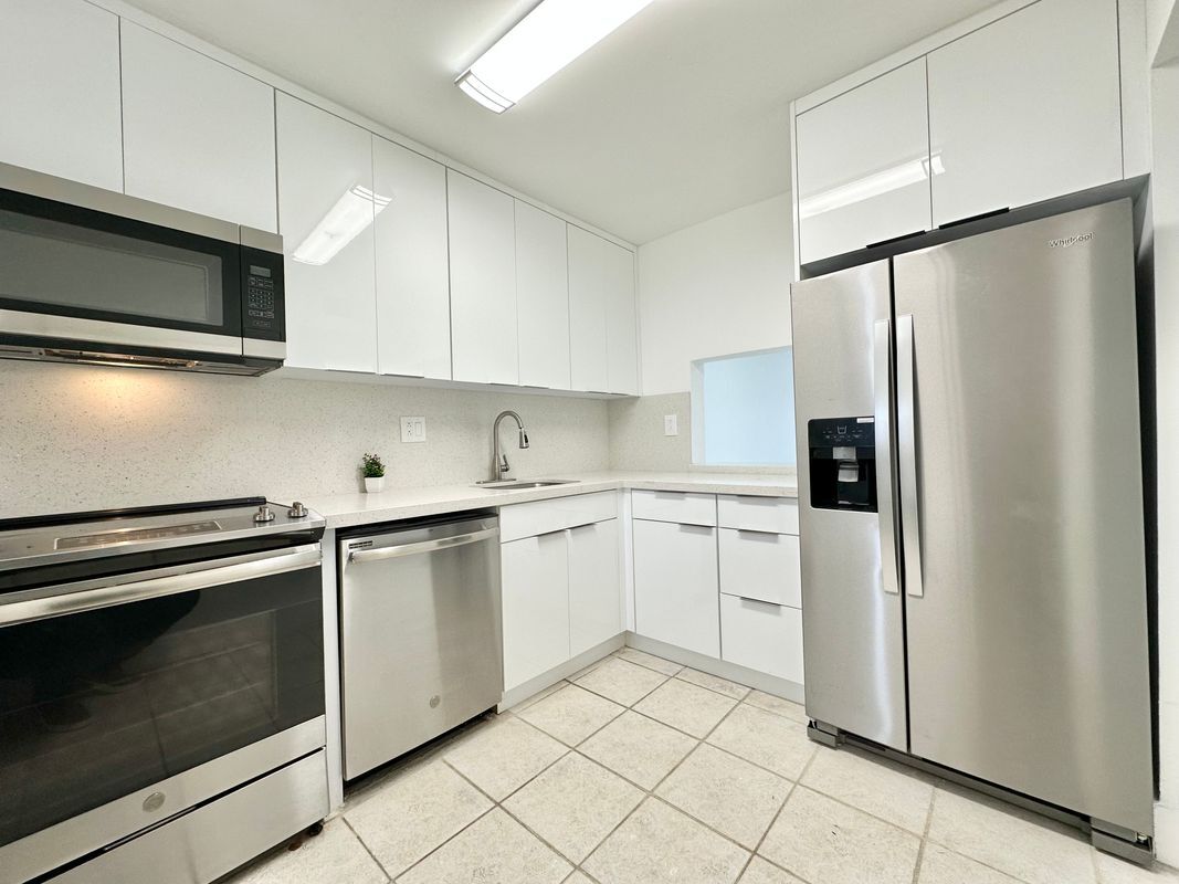Building Photo - 8051 S Colony Cir