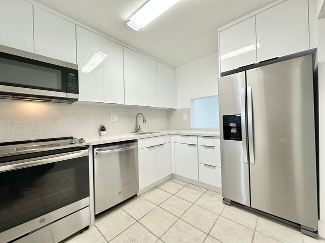 Building Photo - 8051 S Colony Cir