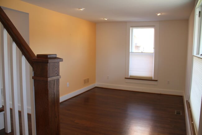 Building Photo - 310 2nd St