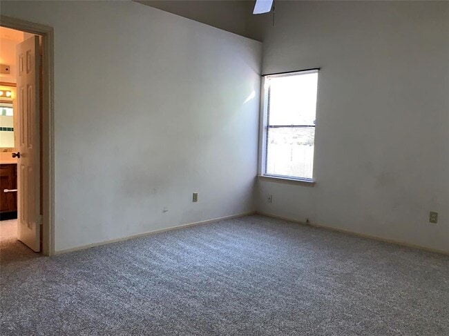 Building Photo - 2816 Norfolk Dr