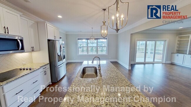 Building Photo - Spacious 4 BD Executive Home Loaded with U...