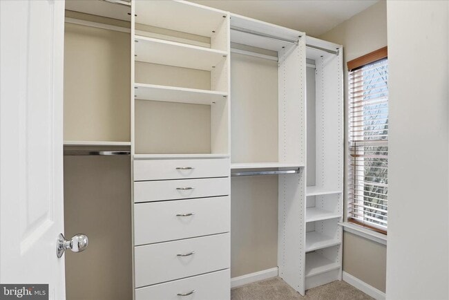 Building Photo - 5053 Kilburn St