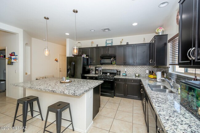 Building Photo - 9017 W Rolling Springs Dr