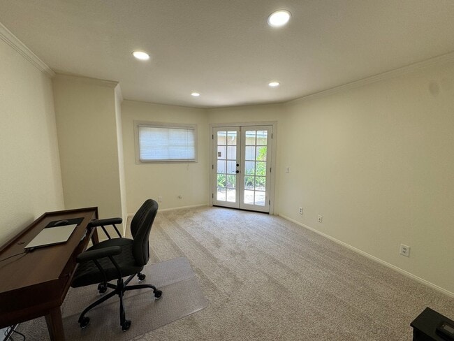 Building Photo - 2 Bedroom - 2 Bathroom single level