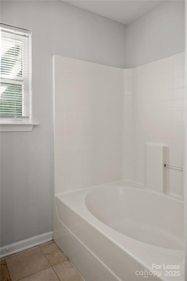 Building Photo - 717 Dawn Cir