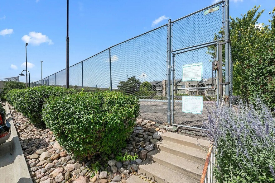 Building Photo - 4400 S Quebec St