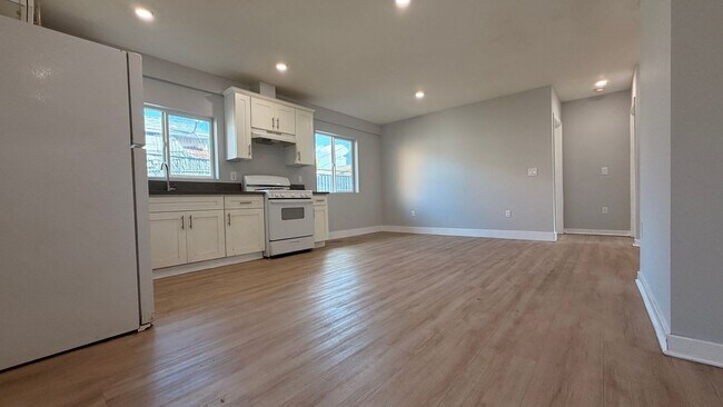 Interior Photo - 923 W 75th St., LLC