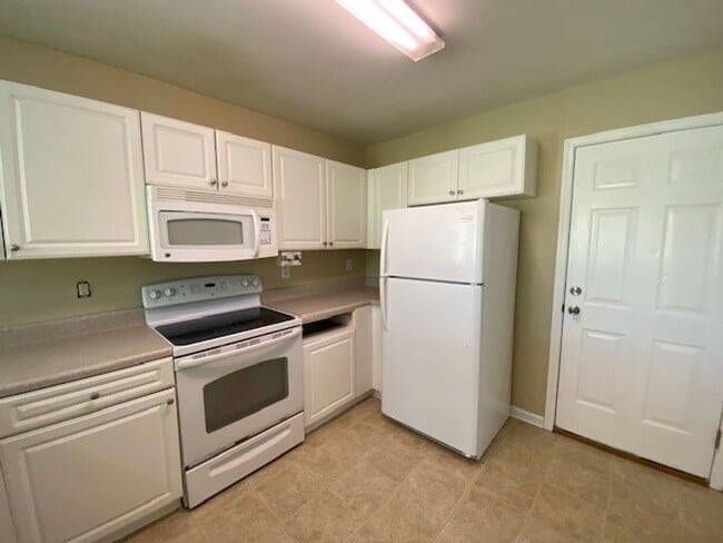 Building Photo - Charming 3 bedroom 2 bath home in Windsor park