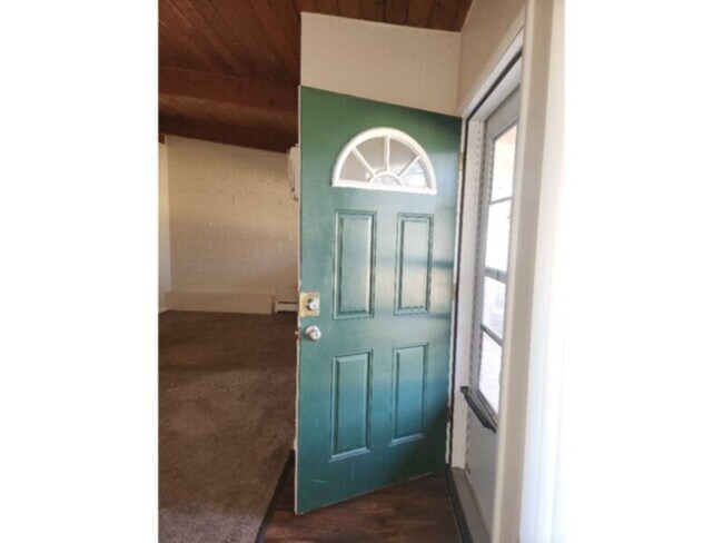 Building Photo - 6075 S Sterne Pkwy