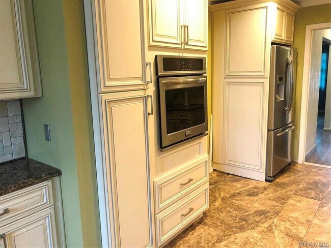 Building Photo - 563 Albemarle Pl