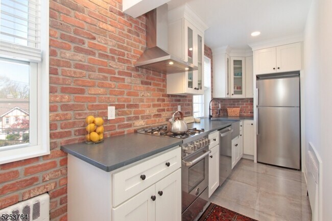 Building Photo - 378 Claremont Ave